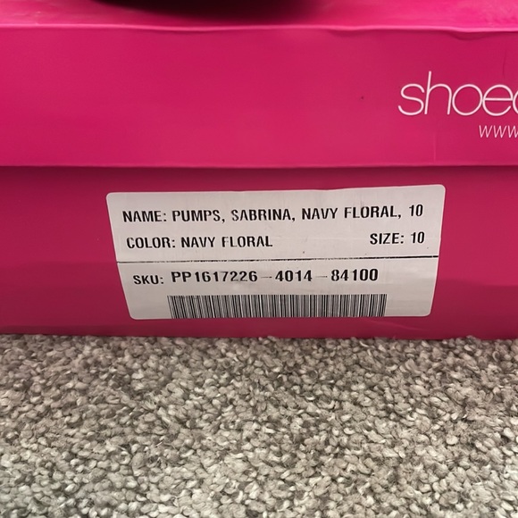 Shoe Dazzle Navy Heels - Picture 7 of 8